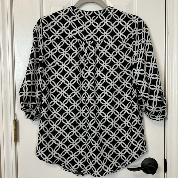 Black & White Women’s Size Small Button Down Front / Button Up Sleeve Sheer Top - Picture 3 of 6